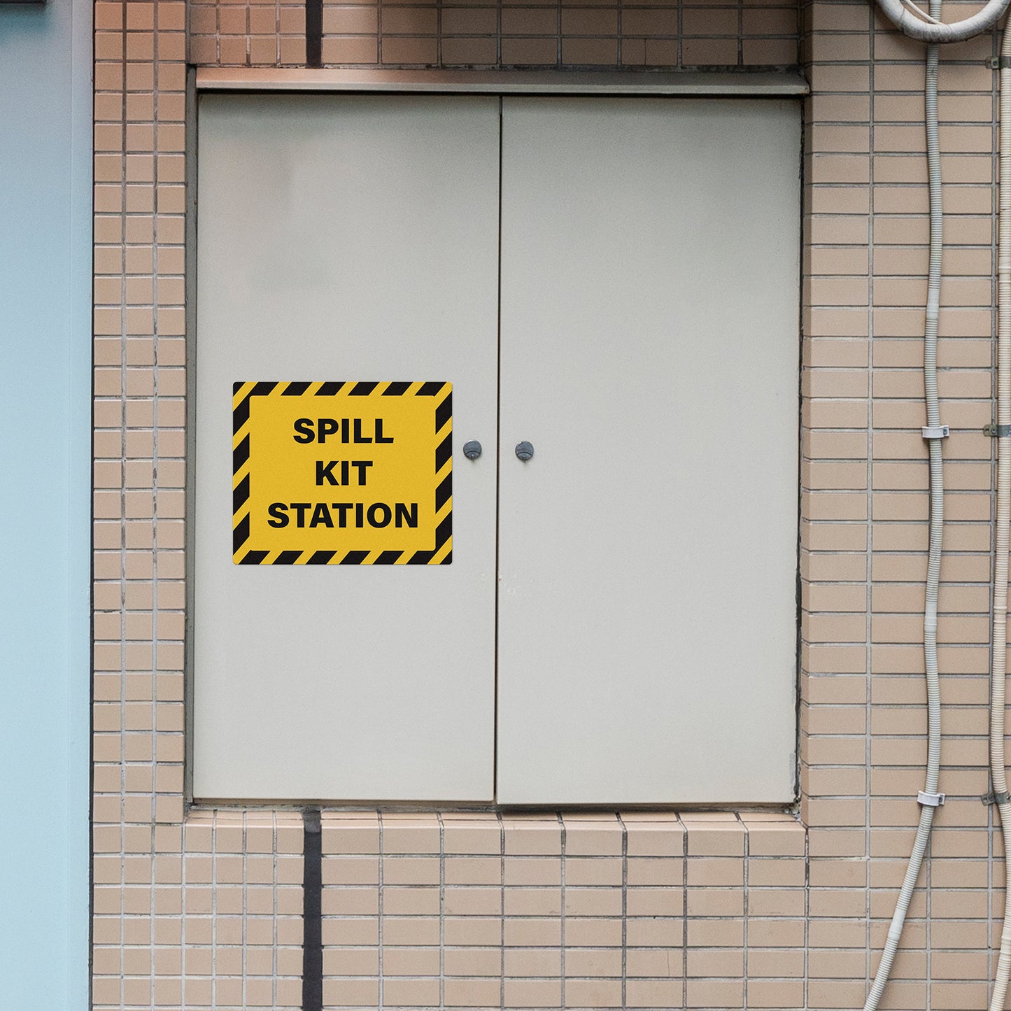 YIKIADA Spill Kit Station-Schild, 30,5 x 25,4 cm, selbstklebende Sicherheitsaufkleber aus Vinyl, wasserdicht, Notfallaufkleber für drinnen und draußen, 5 Stück